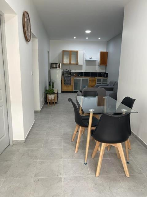 Rdc - Appartement F3 Villiers Le Bel 95 Proche De Paris Roissy Exteriör bild